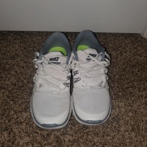 ‼️ Nike Men's FREERUN Size 9 ‼️